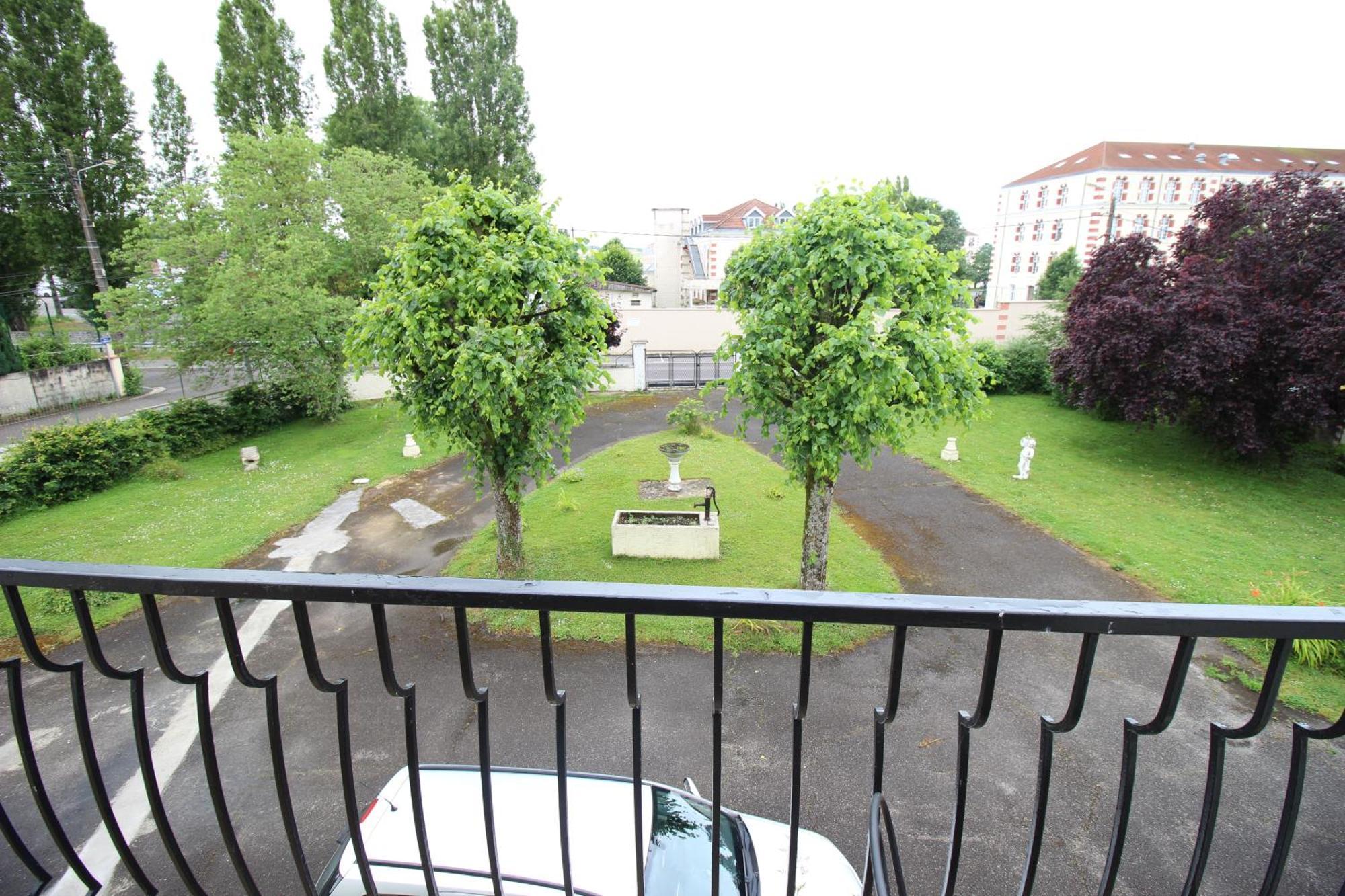 3 Chambres - Tres Grand Jardin Privee - Terrasse Privee - Garage Velo Et Moto - Parking Voiture Privee Dans La Propriete - Gere Par Presta-Zen'Services Thierville-sur-Meuse Εξωτερικό φωτογραφία