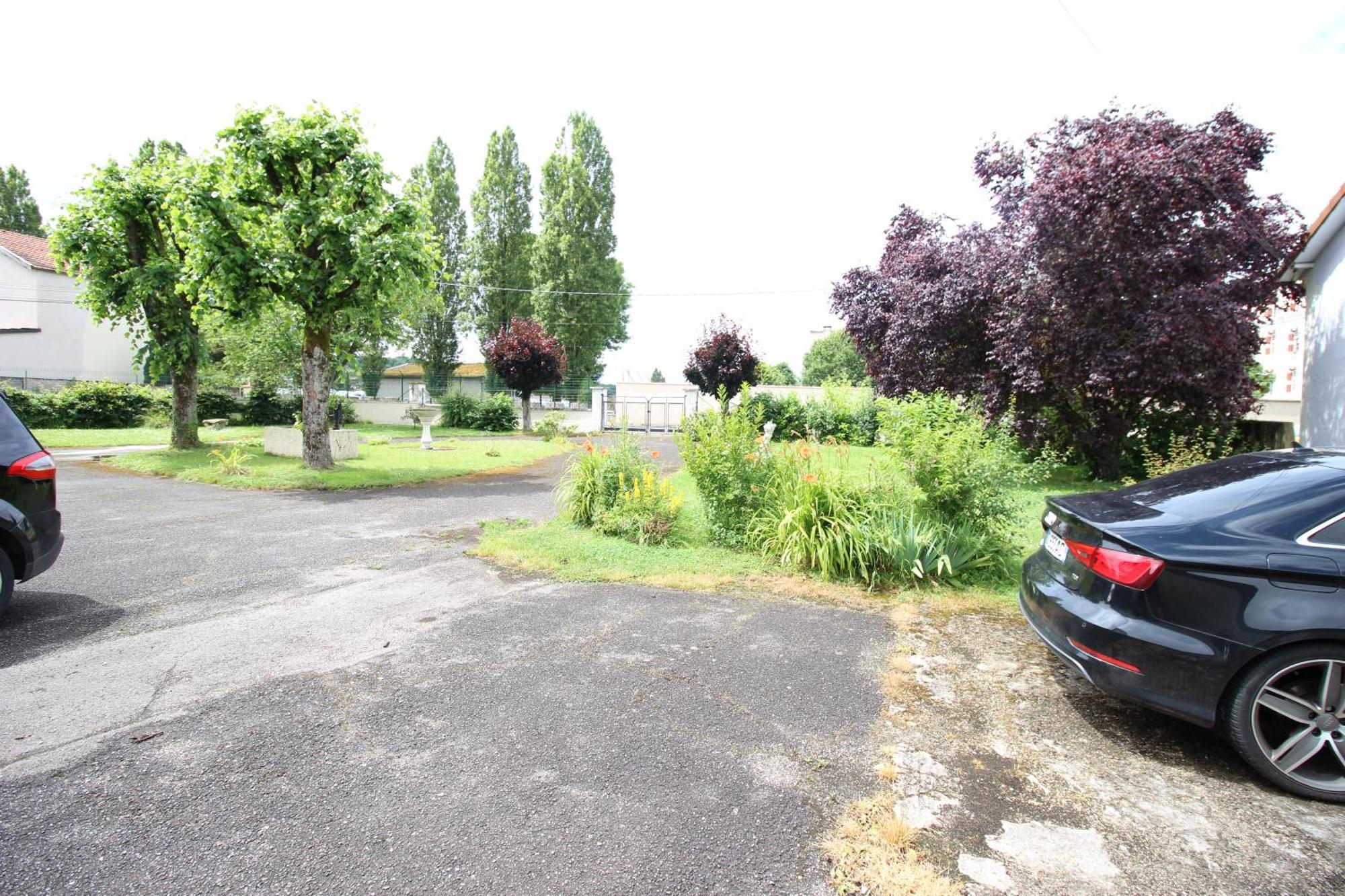 3 Chambres - Tres Grand Jardin Privee - Terrasse Privee - Garage Velo Et Moto - Parking Voiture Privee Dans La Propriete - Gere Par Presta-Zen'Services Thierville-sur-Meuse Εξωτερικό φωτογραφία