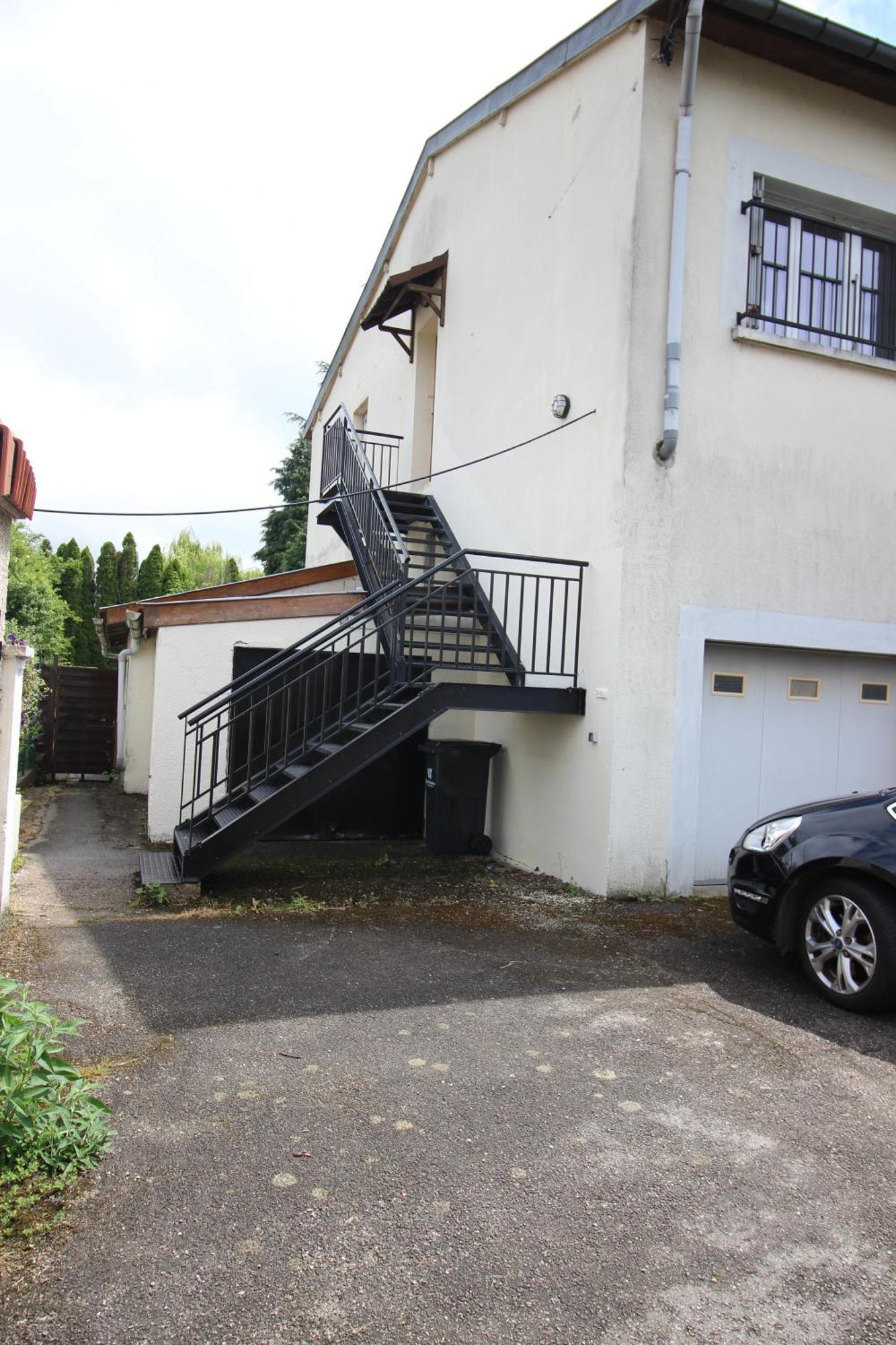 3 Chambres - Tres Grand Jardin Privee - Terrasse Privee - Garage Velo Et Moto - Parking Voiture Privee Dans La Propriete - Gere Par Presta-Zen'Services Thierville-sur-Meuse Εξωτερικό φωτογραφία